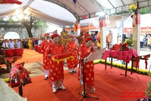 Dâng hương tưởng niệm Đức Thánh Phi Bồng Hiệu Thiên